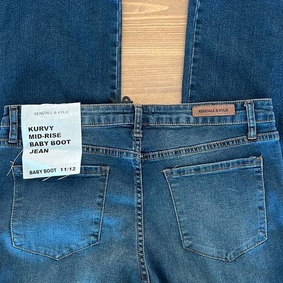 NWT Kendall & Kylie Kurvy Mid-rise Baby Boot Jean Size 11/12 Color Pasadena - Picture 11 of 15